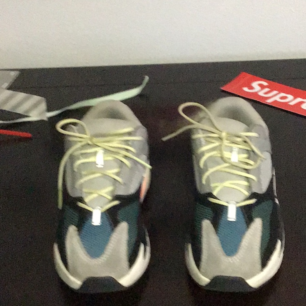 YEEZY BOOST 700